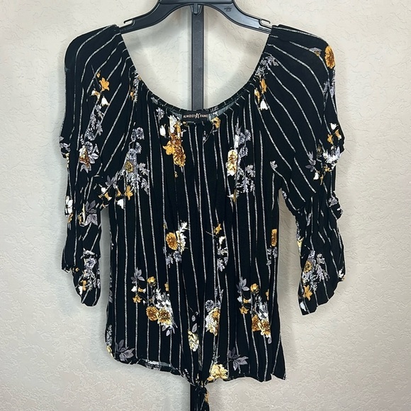 Almost Famous Tops - 268 - Almost Famous NWOT Black/Yellow Floral Size Medium